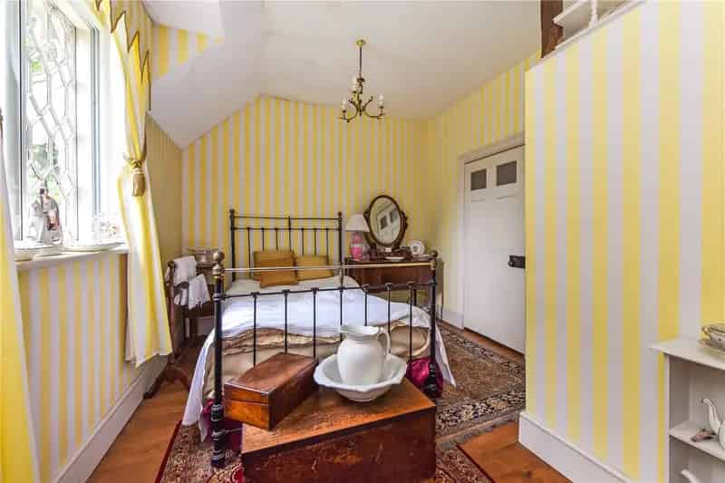 4 Bedroom Detached Cottage Hill Brow 069 Acre