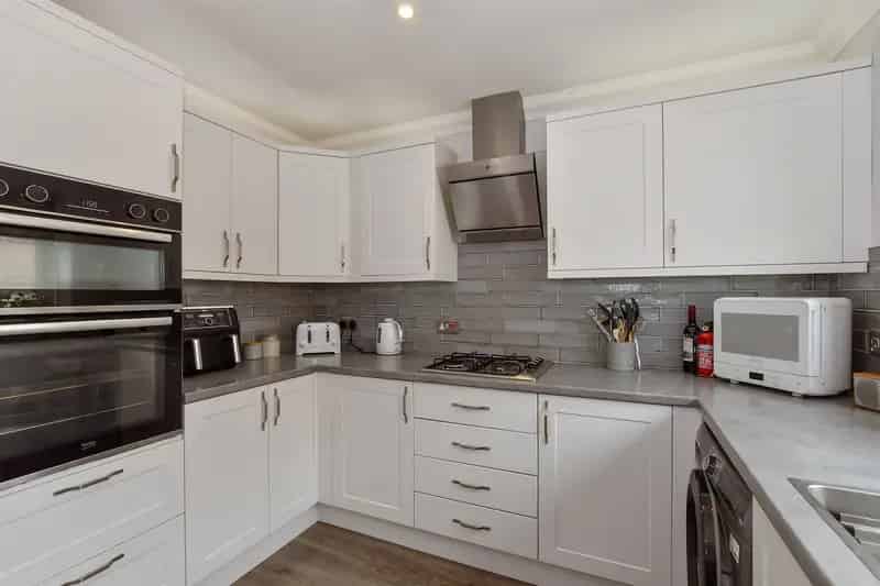5 bedroom semi-detached house for sale