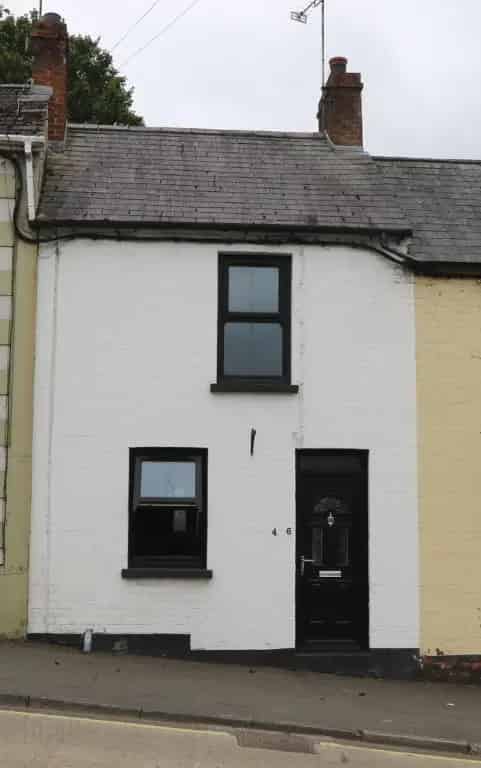 Mid Terrace House in Dromore - 2 Beds, Open Plan Living