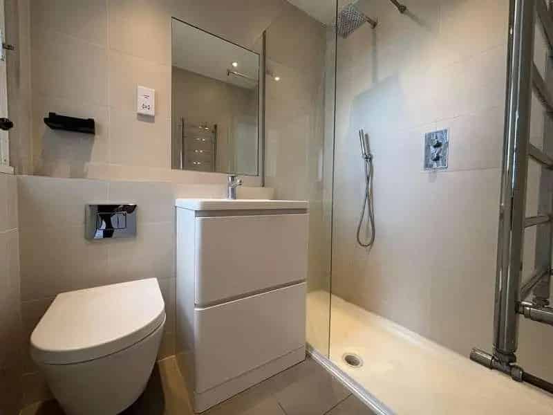 2 Bed Flat for Sale in Mill Hill Broadway - Modern Duplex Apartment