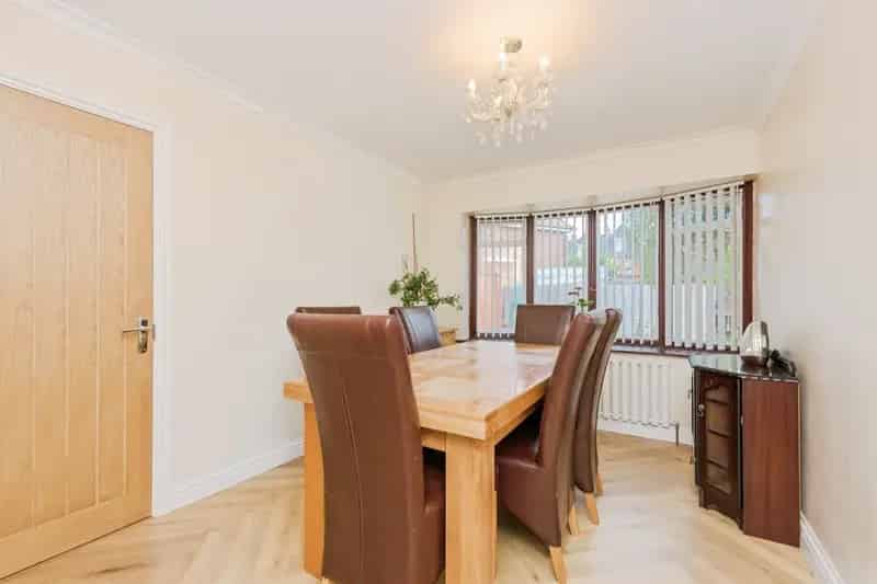 4-Bed Detached House with Self Contained Annex