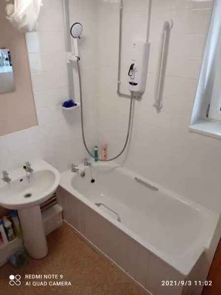 Flat For Rent in Gravesham, England