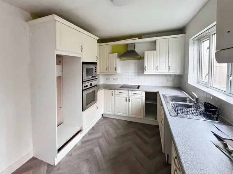 2 Bedroom End Terrace House - Grangemoor Court