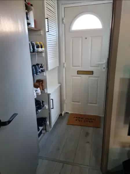 2 Bedroom House Near Sainsbury's Freshly Decorated