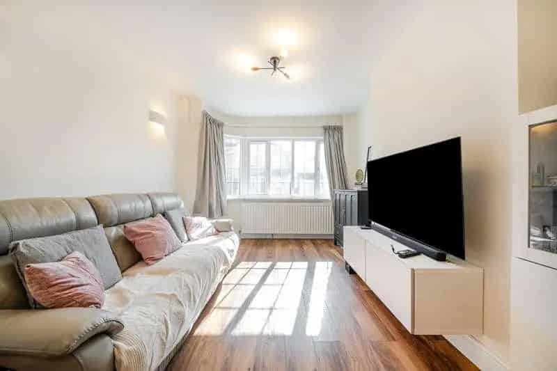 2 Bed House for Sale Near Ruislip Manor and Eastcote