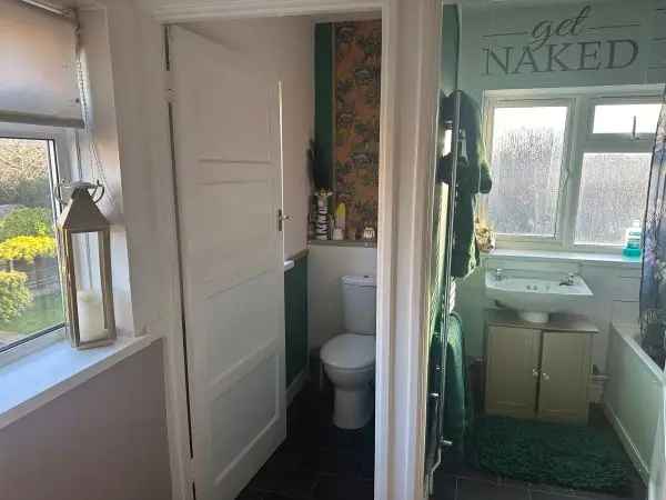 Lovely 2 Bed House Near River Pubs Shops and Train Station