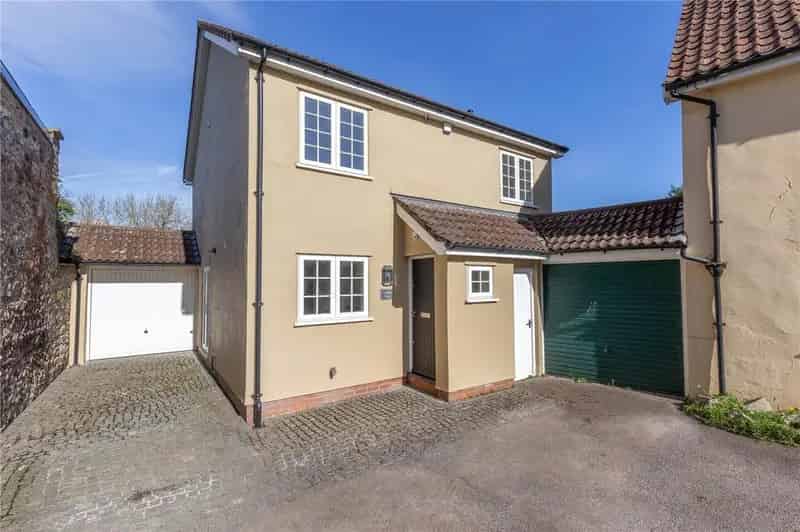 3 Bedroom Link Detached House For Sale