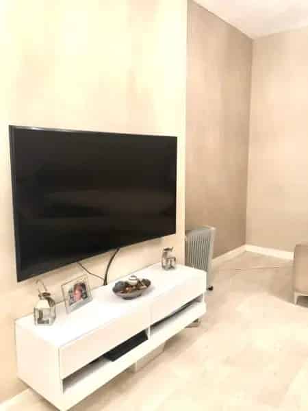 Two Bed Apartment in Victorian Villa with Great Transport Links