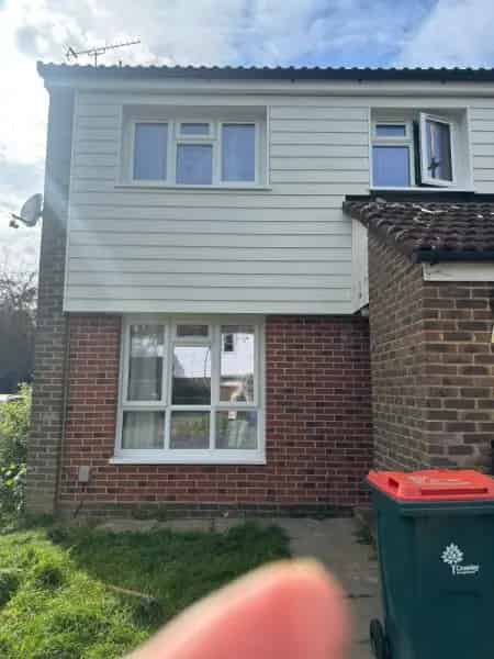 3 Bedroom End Terrace House Near Shops and Schools