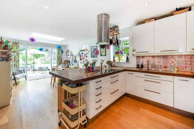 5 Bedroom Family Home For Sale in Winchester