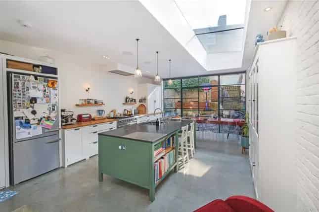 Stunning 4-Floor Family House in Putney SW15