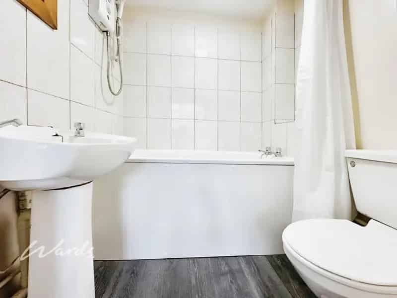 Furnished Ground Floor Studio Apartment Near Town Centre