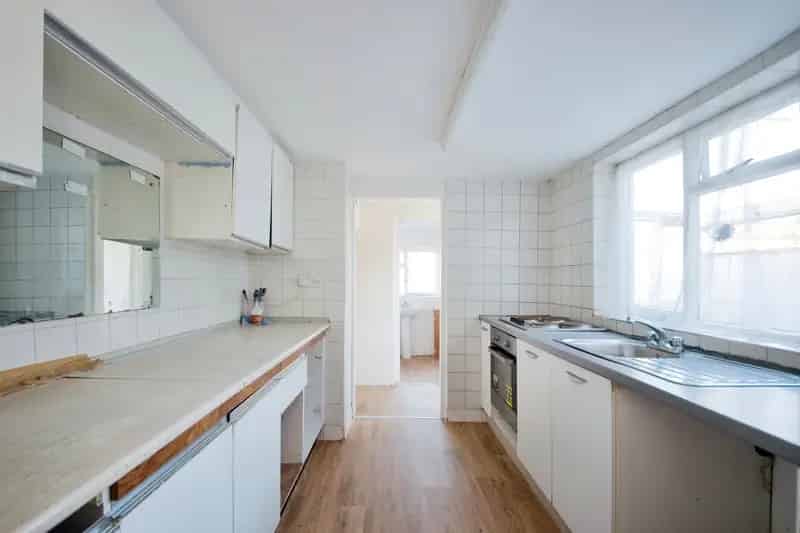 Three Bedroom Victorian House Near Maryland Station