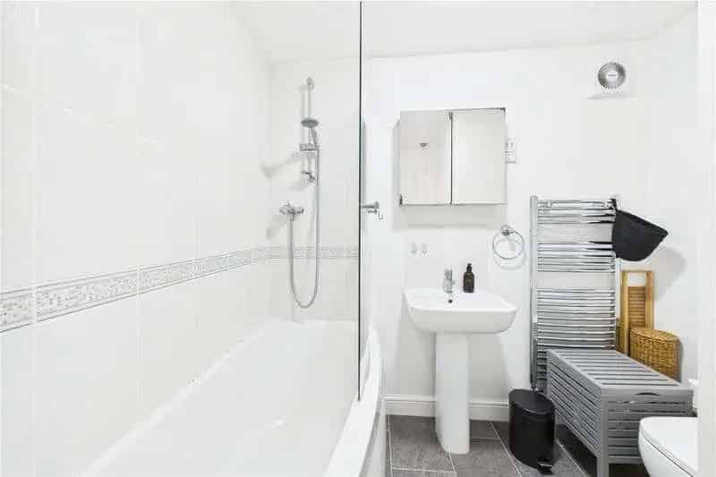 2 Bed Semi-Detached House For Sale Near Imberhorne School