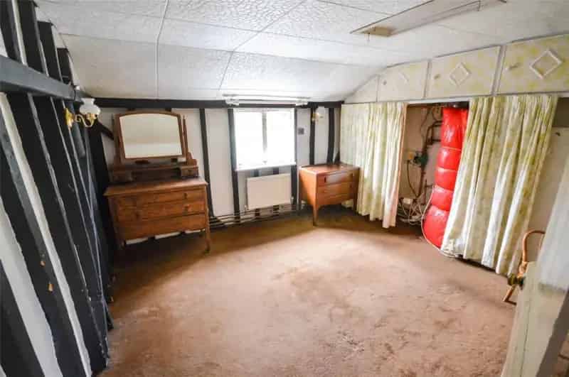 2 bed house for sale