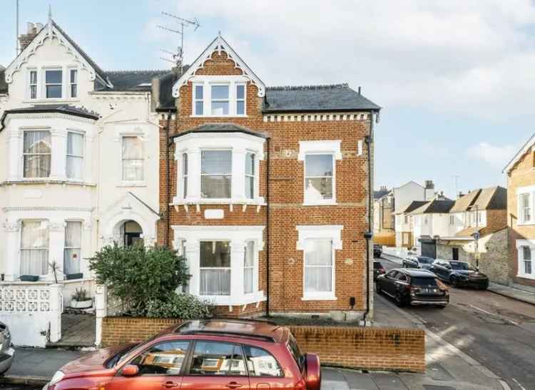  For Sale in Onslow Road, London, England