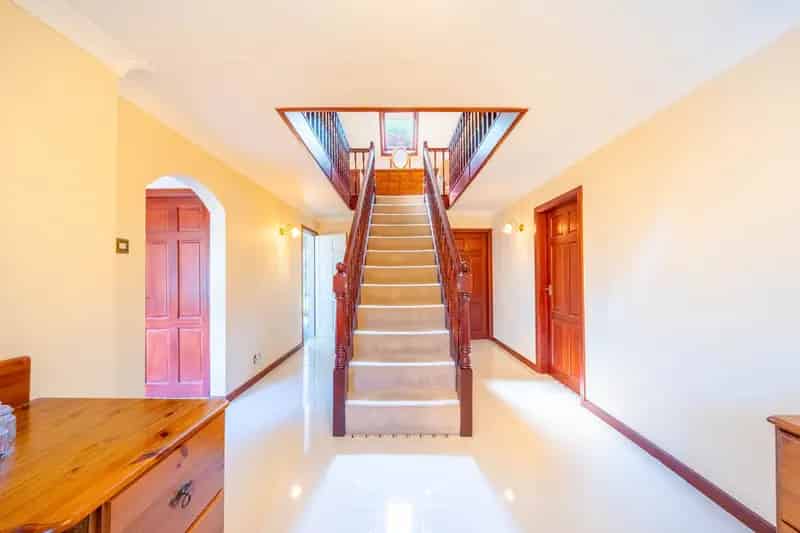 5 Bedroom Detached House with Coach House