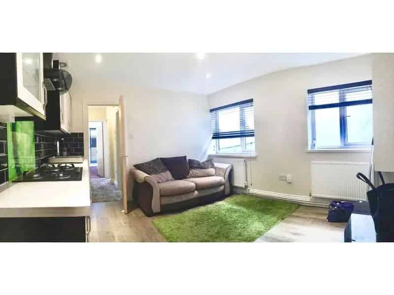 2 Bedroom Flat to Rent