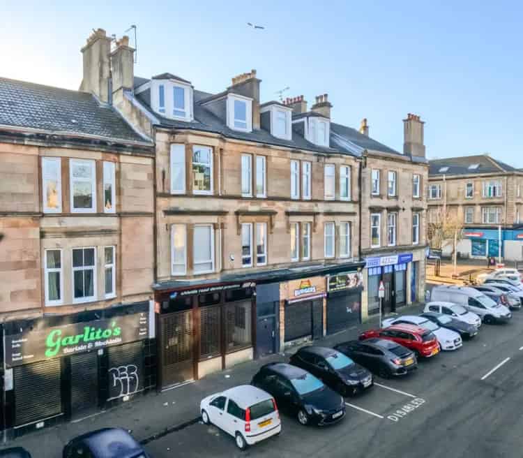 2-Bedroom Tenement Apartment in Pollokshields Glasgow