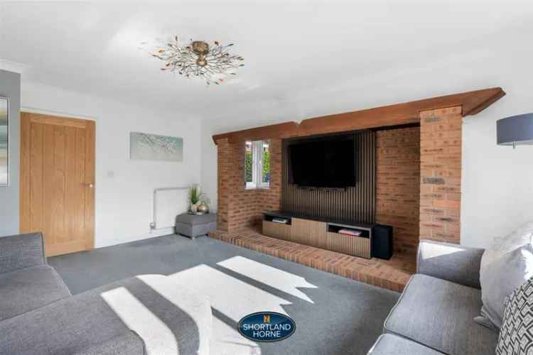 4 Bedroom Link Detached House to Rent