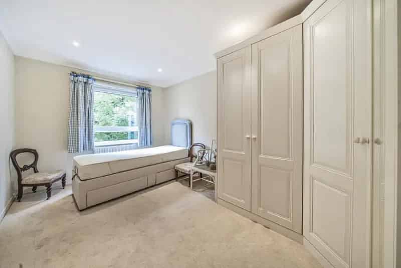 Spacious Apartment with Large Bedroom and Storage