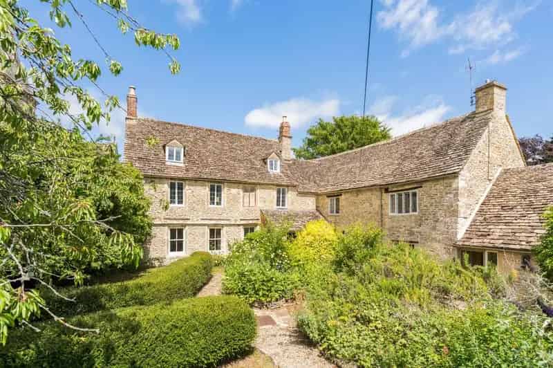 5 Bedroom Detached Cotswold House For Sale