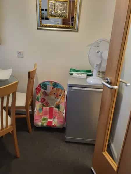 1 Bedroom Sheltered Accommodation Flat Near Town Centre