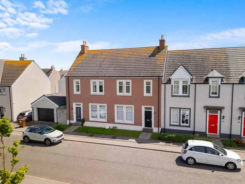 3 Bedroom Mid Terrace House for Sale in Cove