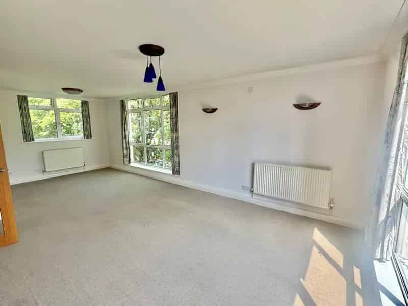 2 Bedroom Flat for Sale Folkestone West End Lift Parking