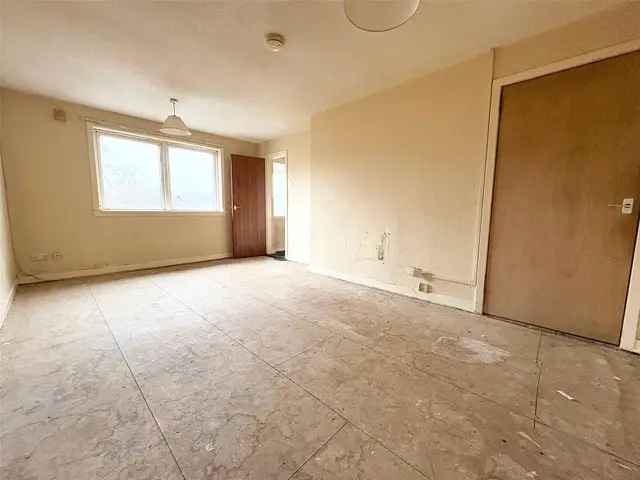 2 Bedroom Flat For Sale Requiring Upgrading