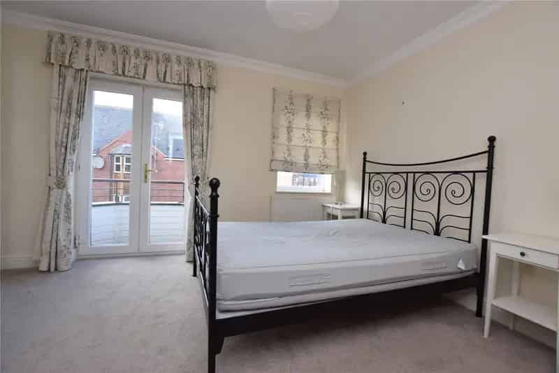 Four Bedroom Townhouse Near Headingley Sports Grounds
