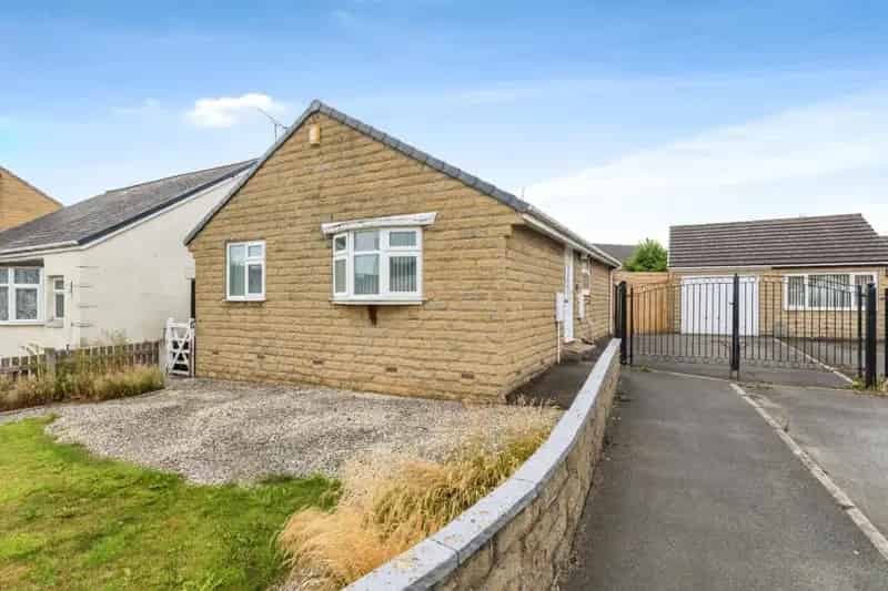 2 Bedroom Detached Bungalow For Sale