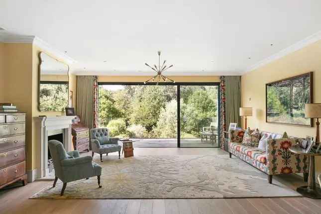 Luxury Semi-Detached House for Sale in London SW18