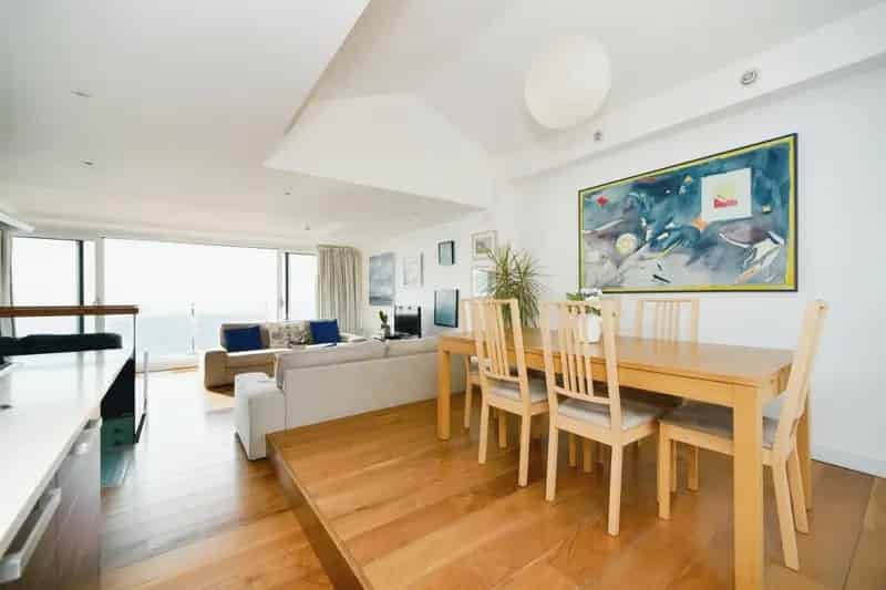 Stylish Penthouse Maisonette Near Brighton Beach