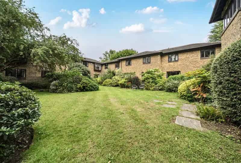 1 Bedroom House for Sale Near Communal Gardens