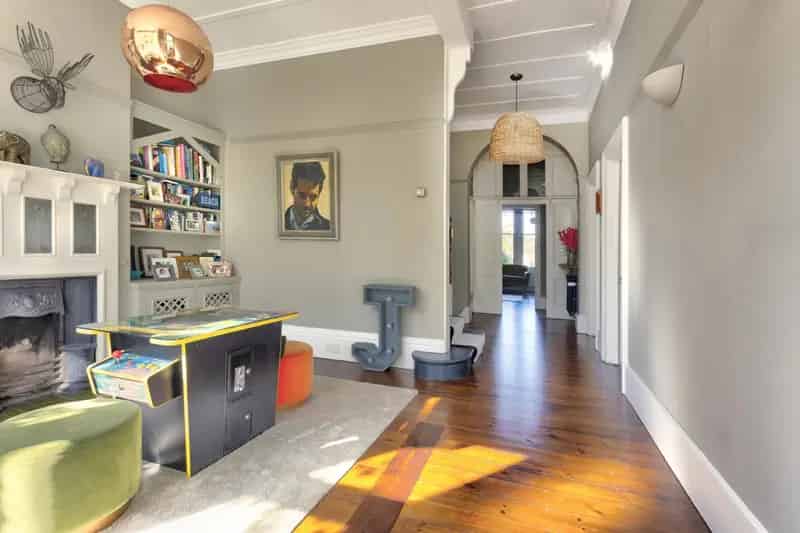 8 Bedroom Detached Edwardian House with Coach House