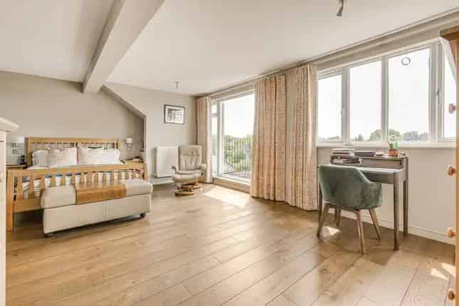 5 Bedroom Semi-Detached House for Sale Gunnersbury W3