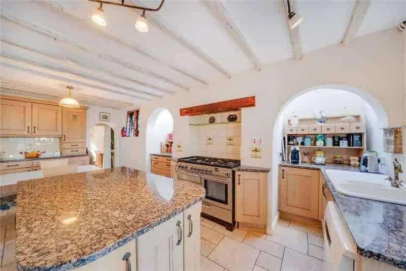 4 bed house for sale