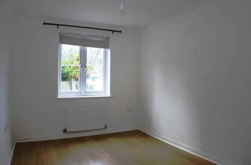 One Bedroom Apartment Near Town Centre Zero Deposit Available