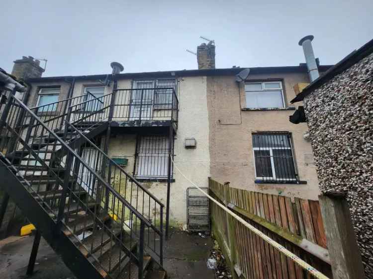 2 Bedroom Flat to Rent Bradford Estates