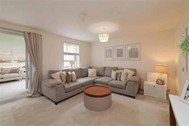 4 Bed Townhouse with 2 Reception Rooms and Garden