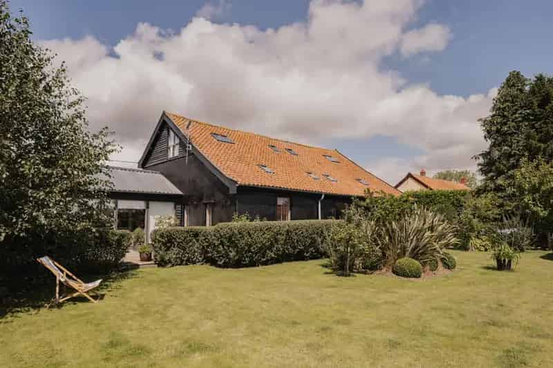 Contemporary 5-Bedroom Barn Conversion in Norfolk