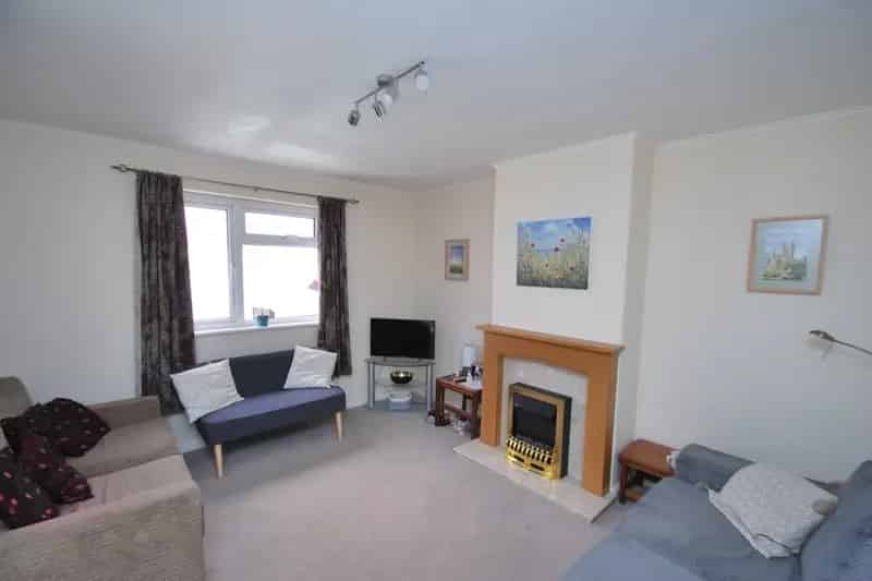 Three Bedroom Semi-Detached House Near City Centre
