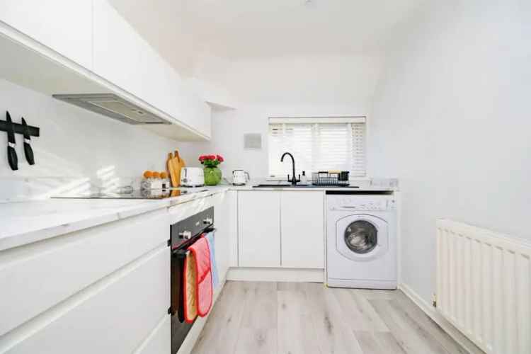 2-Bed Maisonette Leverstock Green Village Modern Kitchen Garden Garage Parking