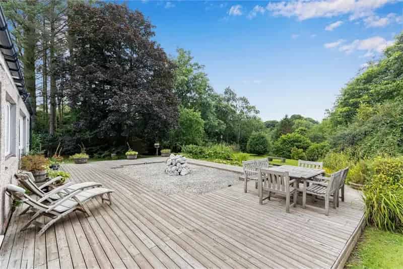 5 Bed Detached House 3 Reception Rooms Large Garden Triple Garage