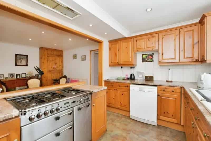 3 Bedroom Detached House to Rent Near Shanklin Station