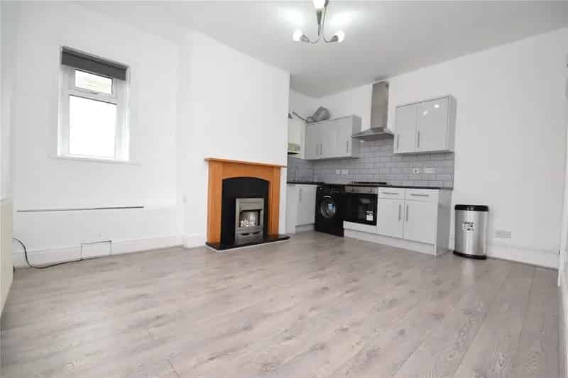2 Bedroom Terraced House Morley - Close to Amenities