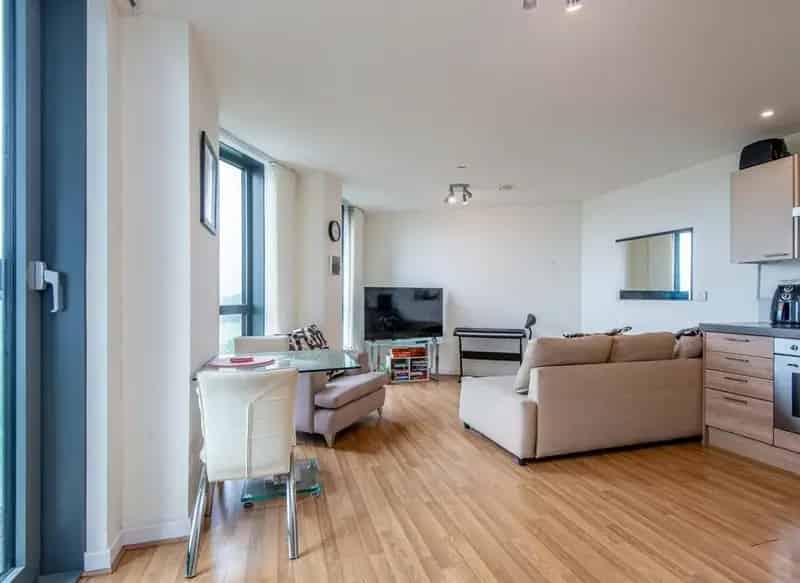 8th Floor Apartment Matchmakers Wharf Large Double Bedroom Balcony Gym Concierge