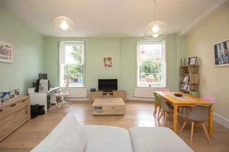 2 Bedroom Waterfront Apartment Bristol