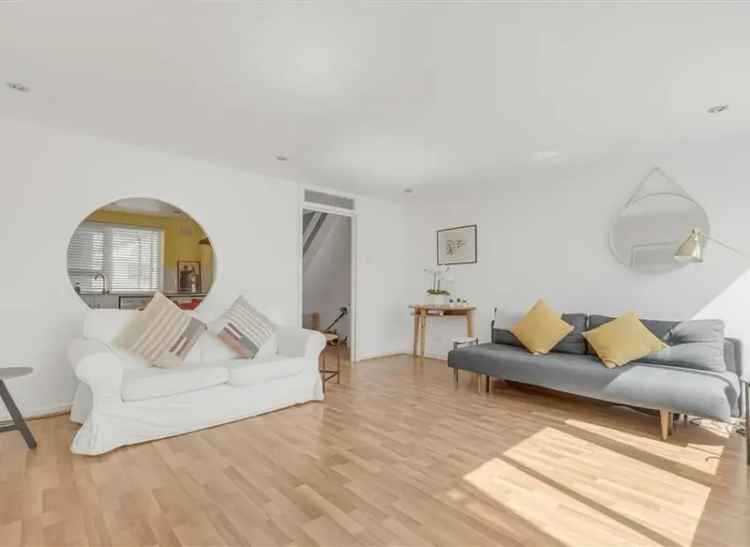 3 Bed Split Level Apartment Bethnal Green Private Balcony